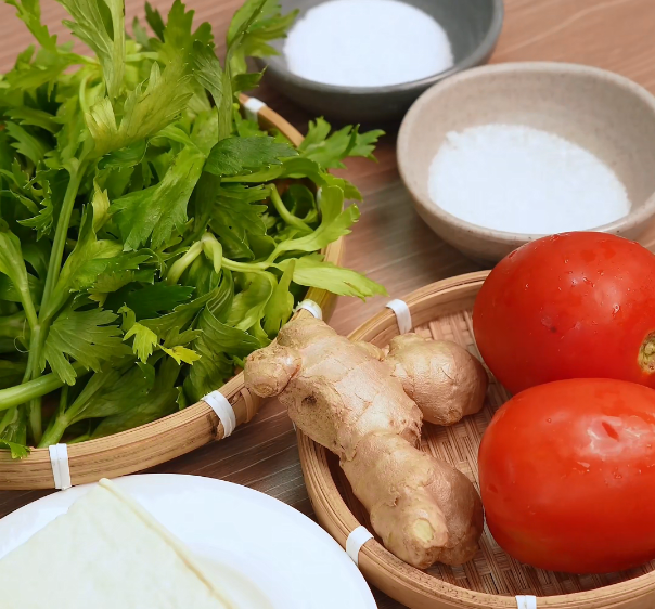Cùng Vào Bếp Nấu Món Canh Cần Tây Thanh Mát, Dễ Làm
