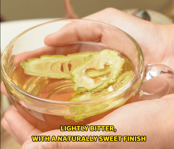Một Ly Trà Khổ Qua – Nhẹ Nhàng Thanh Lọc Cơ Thể