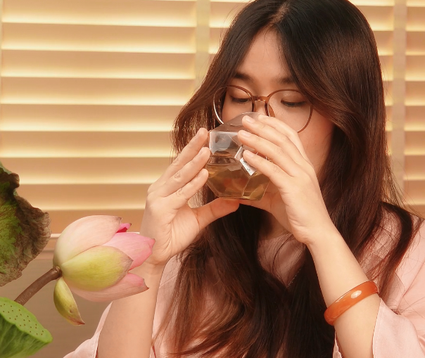Trà Lá Sen Có Giúp Bạn Ngủ Ngon Hơn Không?