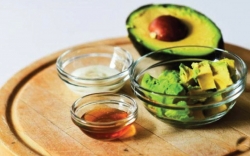 11 cách đắp mặt bằng bơ để trị mụn và dưỡng da