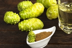 11 công dụng bột trái nhàu đối với sức khỏe và làm đẹp 