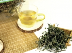 Cỏ mực phơi khô nấu nước uống có tác dụng gì?