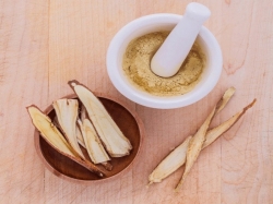 Mách nhỏ công thức mặt nạ bột cam thảo cho da sáng mịn