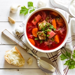 Món ăn dinh dưỡng - củ dền nấu sườn non