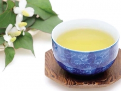 Trà rau diếp cá uống mát tốt cho sức khoẻ được tin dùng